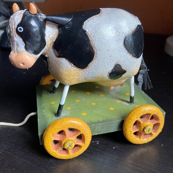 Vintage METAL COLLECTABLE  COW ON wheels by innovation "MES AMIS" COW PULL TOY - Picture 2 of 15